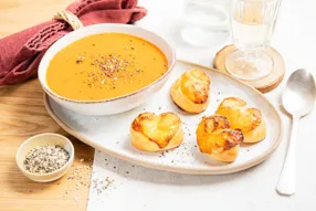 Tomato soup et cœurs feuilletés au cheddar