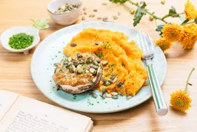 Portobello farci au petit épeautre, béchamel et échalotes au miso