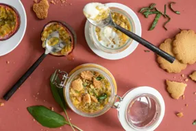 Verrine de faisselle au fruit de la passion et galettes au caramel