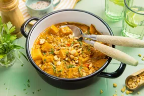 Curry pimenté jamaïcain de lentilles et chou-rave