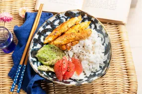 Riz au lait de coco, poulet caramélisé au pomelo et avocat