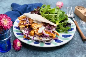 Shawarma de tofu au chou rouge et sauce à l’ail