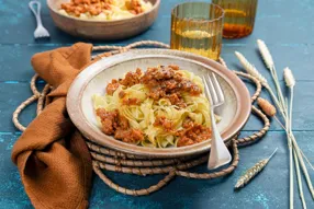 Tagliatelles à la chair à saucisse et crème pimentée à la tomate