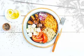 Quinoa bowl méditerranéen au tofu