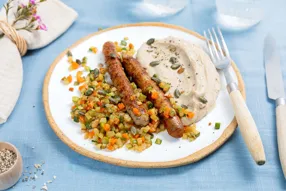 Chipolatas, purée de haricots blancs aux herbes de Provence et poêlée de courgette et carotte