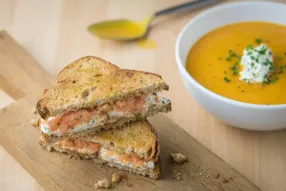 Croque-monsieur aux rillettes de saumon fumé