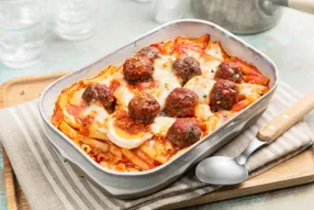 Gratin de macaronis aux boulettes de boeuf et mozzarella