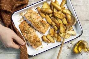 Saumon en croûte d'épices chimichurri et grenailles sautées