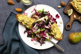 Toasts au caviar d'artichauts et amandes