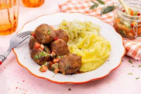 Accras de morue, sauce pimentée et fenouil sauté