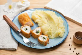 Escalope de dinde à la kiev (beurre, ail et persil) et purée de panais