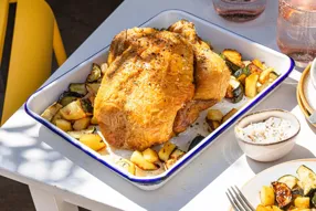 Poulet rôti et courgettes à la crème d'ail