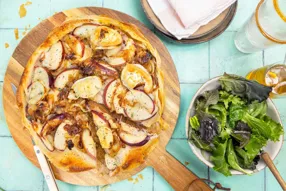 Tarte de bricks aux nectarines, bûche de chèvre et romarin