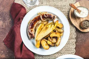 Saucisse au couteau, endive braisée sauce brie et grenaille sautées