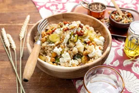 Salade de poireau et pois chiches grillés, féta, fruits secs et quinoa