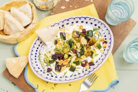 Fatteh corner croustillant aubergine, yaourt tahini & amandes