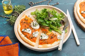 Pizza au butternut, ricotta, oignons caramélisés et thym citron