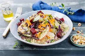 Salade de quinoa au chou rouge, pomme et grana padano