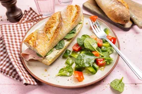 Sandwich au jambon de Paris à la crème de poivron et féta