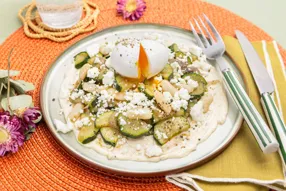Courgettes et haricots blancs rôtis, féta et sauce au tahini
