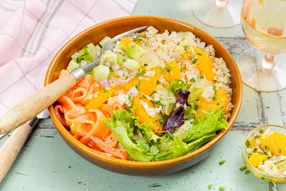 Quinoa bowl au saumon fumé et salsa d'agrumes