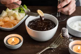 Fondue de chocolat aux fruits et noix de coco