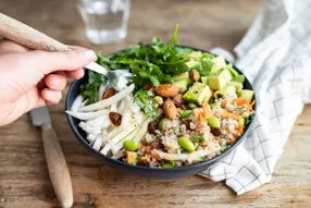 Salade au quinoa, avocat et radis daïkon