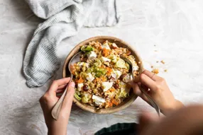 Salade de sarrasin à la bûche, moutarde et noisettes