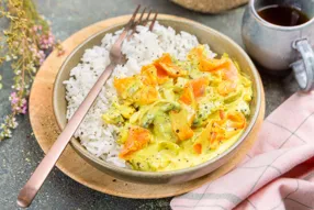 Curry de saumon fumé au lait de coco, poireau et gingembre