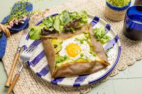 Galette de sarrasin au curry de légumes et chèvre