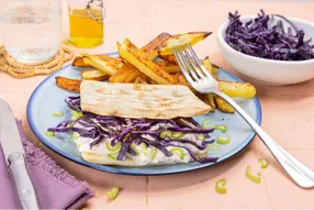 Sandwich de pain suèdois au thon et crudités