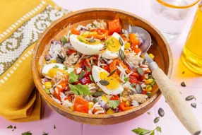 Salade de riz au thon, tomates et poivron rôti
