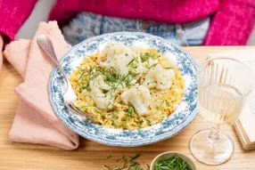 Farfallines, chou-fleur au curry de France et pignons de pin