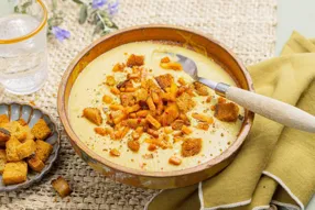 Potage Saint-Germain (soupe de pois cassés, lardons végétaux et poireau)