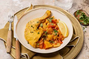 Cuisse de poulet rôtie et aloo bombay (pommes de terre à l'indienne)