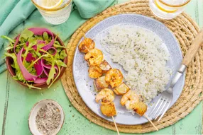 Brochettes de crevettes au nashi & riz sauté au gingembre