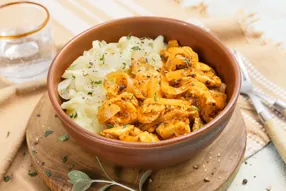 Goulash de poulet (sauce paprika/oignon) et purée au fenouil