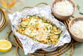 Féta rôtie aux courgettes, pois chiches et citron noir