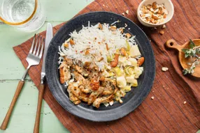 Emincés de porc à l'ail des ours, poireau, pomme et amandes fumées