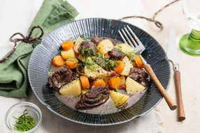 Boeuf bourguignon (mijoté de boeuf aux lardons et vin rouge)