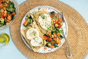 Toasts de tapenade maison, chèvre et pipirrana (salade estivale espagnole aux poivrons)