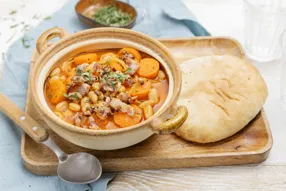 Soupe de haricots blancs, carottes, tomate et poitrine fumée