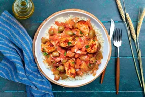 Sauté de dinde mijoté à la tomate, olives et poireau