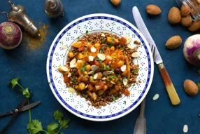 Couscous de farro aux légumes et abricots secs