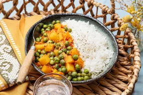 Aloo Matar (curry indien de pomme de terre et brocoli)