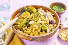 Tajine de brocoli aux pois chiches et seffa (couscous sucré aux fruits secs et à la cannelle)