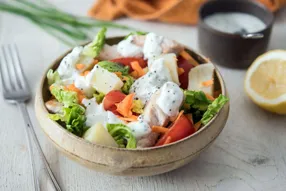 Salade à la dinde et sauce citronnée à la ciboulette