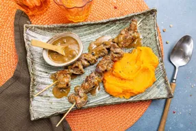 Kamundélé (brochettes de boeuf aux épices) et purée de patate douce