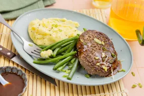 Steak haché sauce japonaise & haricots verts