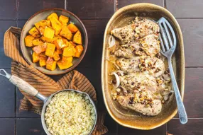 Filet de poulet rôti à la cannelle, miel et noisettes